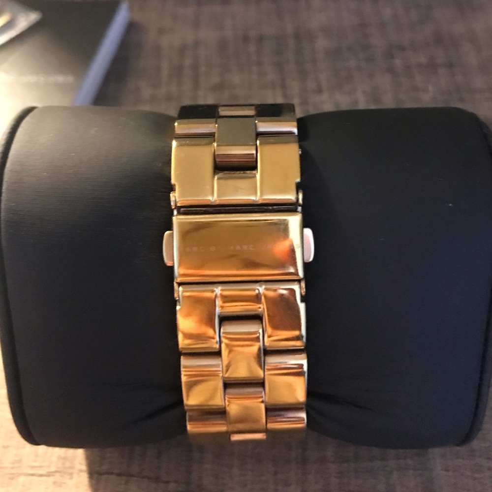 Gorgeous Gold Marc by Marc Jacob Women’s Watch - Picture 4 of 5